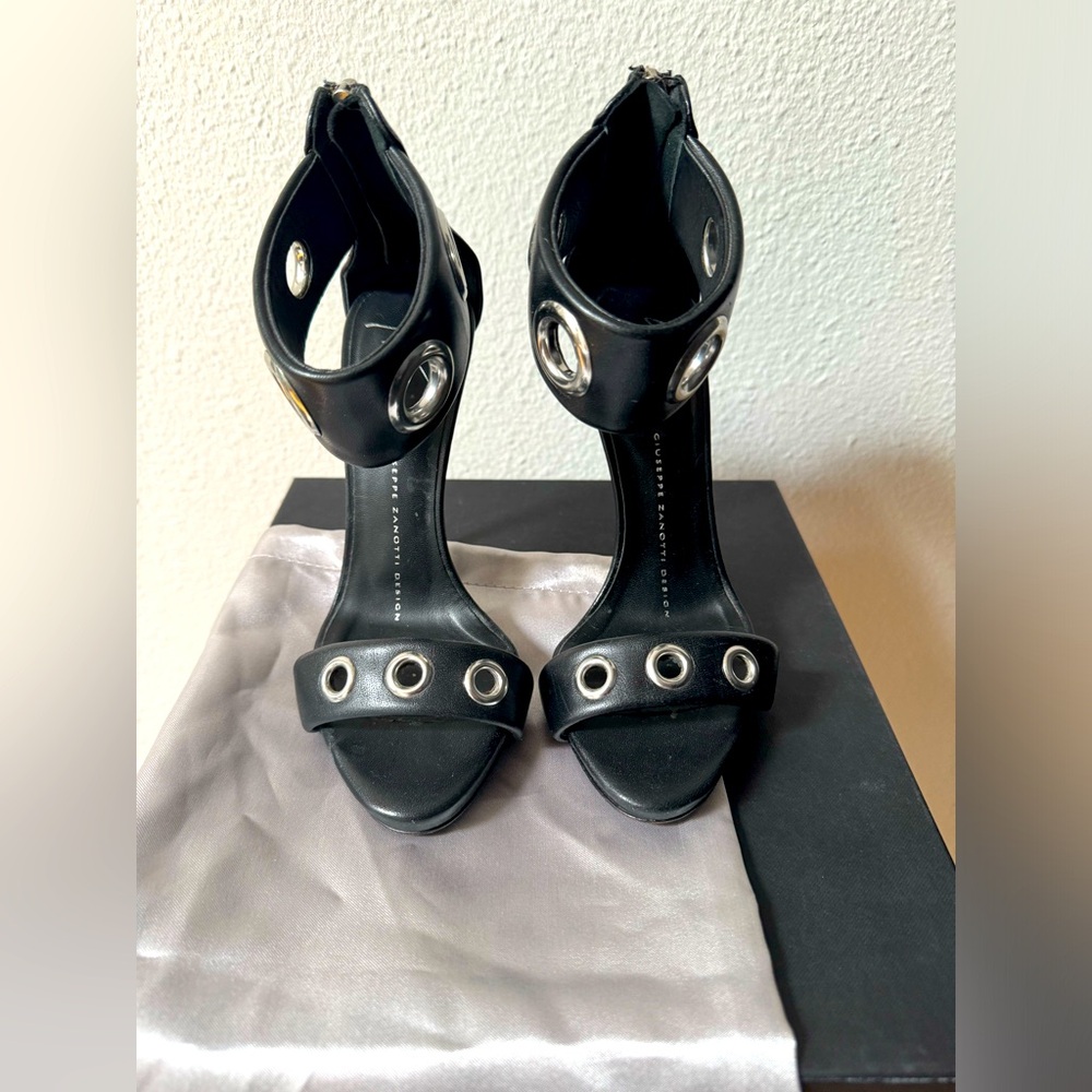 Giuseppe Zanotti ankle strap heels size 35